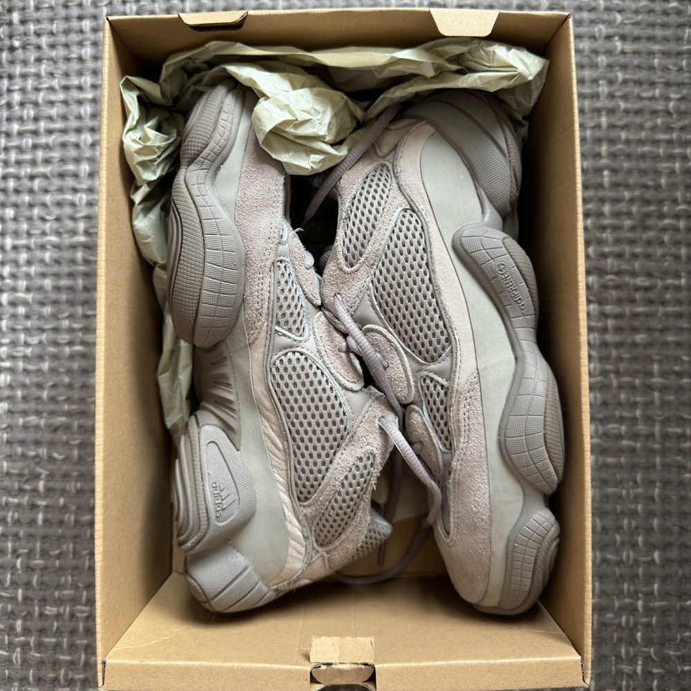 Yeezy x Adidas 500 - Picture 1 of 5